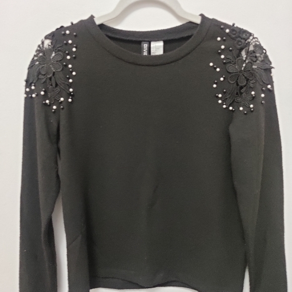H&M Embroidered Shoulder Sweater - Picture 4 of 5